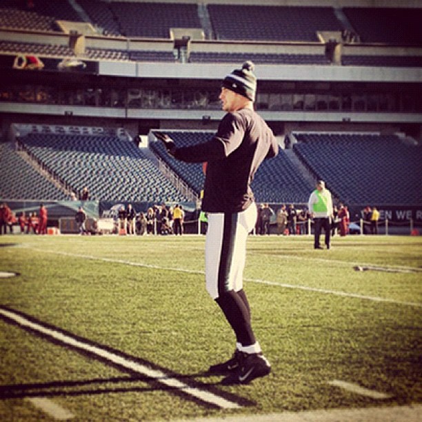 Celek warming up.