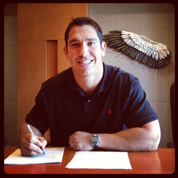 Welcome to the #Eagles: TE James Casey officially gets his wings.