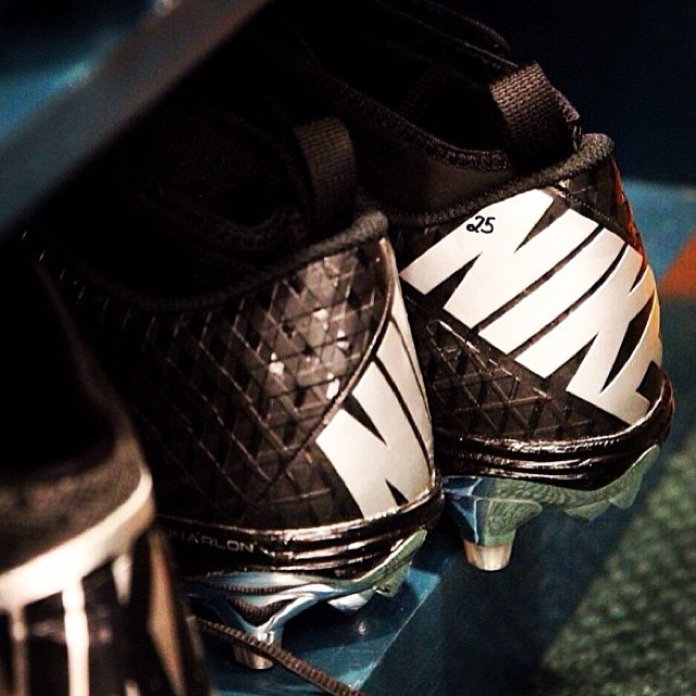 @usnikefootball #repost: Making his mark, on his feet and on the field.