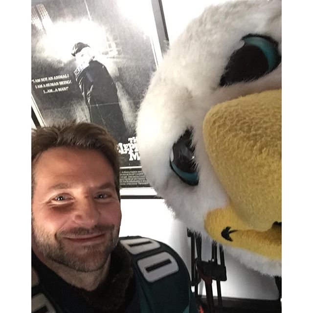 Silver Lining as waits for #MNF: SWOOP's biggest fan scores a selfie.