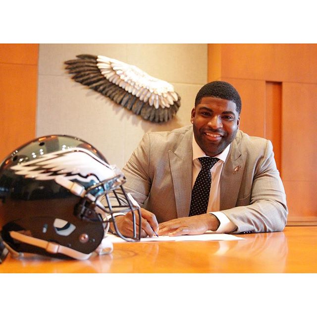 @mrgetflee signs on the dotted line!