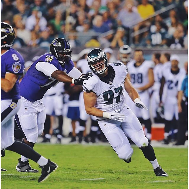 Happy birthday to DE Taylor Hart!