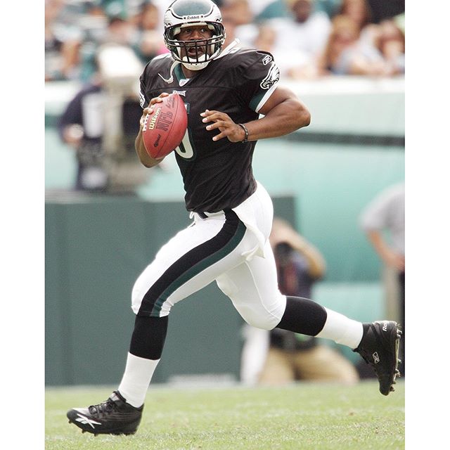 Second-overall pick in 1999, Donovan McNabb, brings us to 2 days until the #NFLDraft.