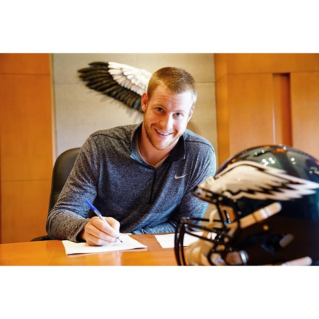 It's a done deal! QB Carson Wentz signs his contract.